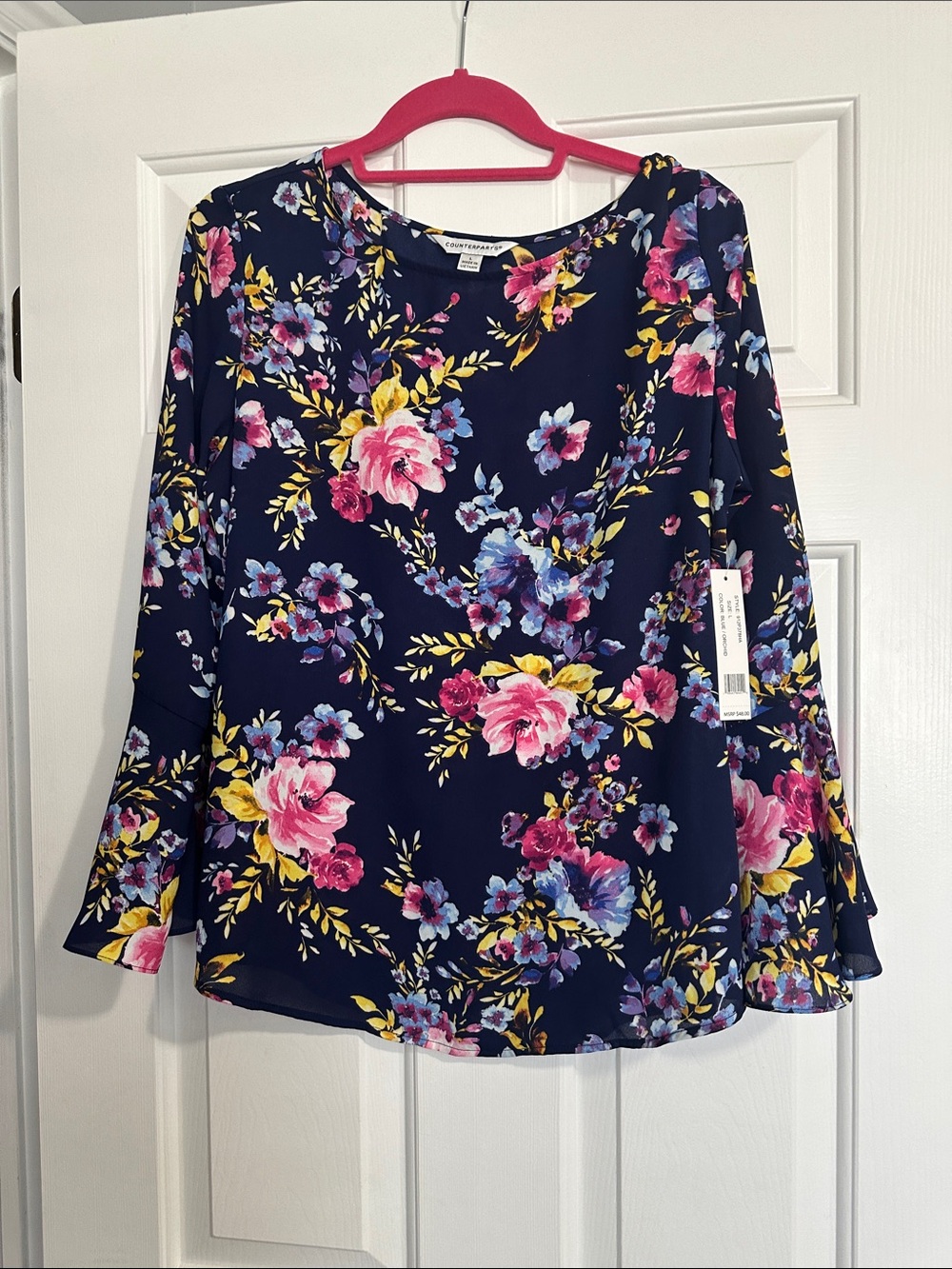 NWT Counterparts Women’s Navy Floral Bell Sleeve Blouse size L. Pretty!
